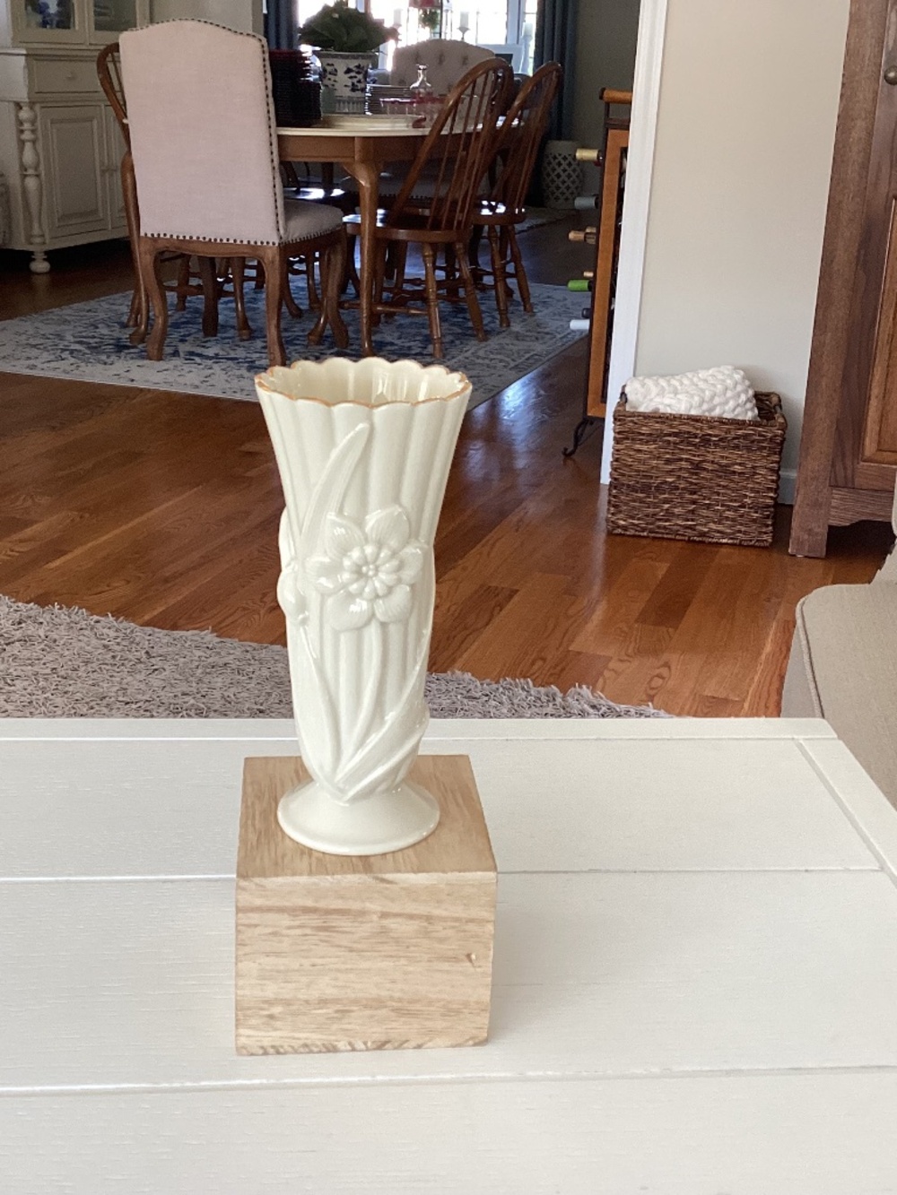Lenox Daffodil Embossed Bud Vase